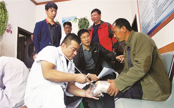 1545718931731252.jpg 傳統(tǒng)手工義肢制作.jpg